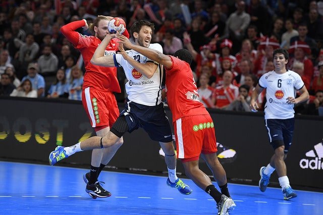 En este momento estás viendo Handball Masculino: LOS GLADIADORES CAYERON 33-22 ANTE DINAMARCA EN EL DEBUT DEL MUNDIAL DE FRANCIA