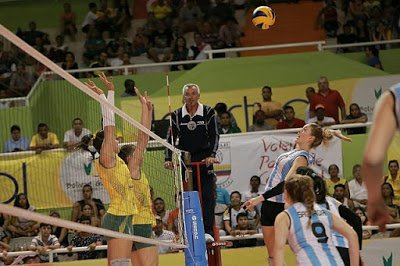 Lee más sobre el artículo Voley femenino: BRASIL VENCIÓ A ARGENTINA EN EL SUDAMERICANO FEMENINO