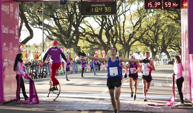 En este momento estás viendo Atletismo: LA MEDIA MARATÓN DE BUENOS AIRES CONSAGRÓ A DIEGO ELIZONDO Y A FLORENCIA BORELLI