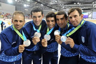 Lee más sobre el artículo Ciclismo: MEDALLA DE PLATA EN PERSECUCIÓN POR EQUIPOS