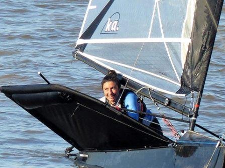 Lee más sobre el artículo Sección «Con los pies en la tierra …. CECILIA CARRANZA», auténtica Vela de Oro