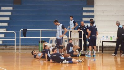 Lee más sobre el artículo Voley: LA SELECCIÓN MASCULINA VIAJA A VENEZUELA EN BUSCA DEL PASAJE OLÍMPICO