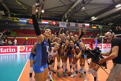 Lee más sobre el artículo Vóley femenino: VICTORIA 3-0 ANTE SUIZA Y PRIMER LUGAR PARA LAS PANTERAS