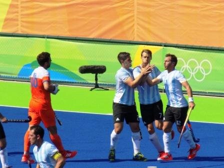 Lee más sobre el artículo JJOO Río 2016 hockey masculino: GRAN REACCIÓN ARGENTINA QUE IGUALÓ CON HOLANDA