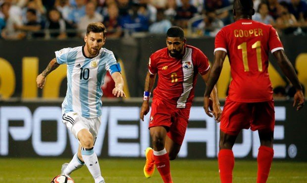 Lee más sobre el artículo Fútbol: CON MESSI IMPARABLE, ARGENTINA GOLEÓ A PANAMÁ