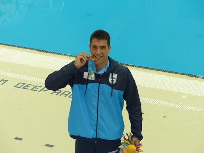 Lee más sobre el artículo Natación: FEDERICO GABRICH GANÓ UN FESTEJADÍSIMO ORO