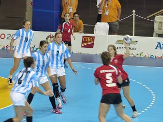 Lee más sobre el artículo Handball: LAS CHICAS ARGENTINAS TRIUNFARON EN EL DEBUT FRENTE A URUGUAY