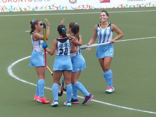 Lee más sobre el artículo Hockey sobre Césped: DECLARACIONES DE AGUSTINA HABIF, DELFINA MERINO, JIMENA CEDRÉS Y EL ENTRENADOR SANTIAGO CAPURRO