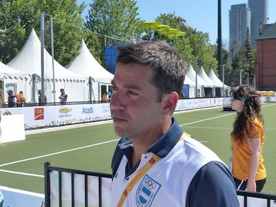 Lee más sobre el artículo Hockey sobre Césped: SANTIAGO CAPURRO, ENTRENADOR DE LAS LEONAS, DIO SU OPINIÓN CERCA DE FINAL
