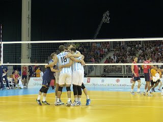 Lee más sobre el artículo Voley: ARGENTINA VENCIÓ A ESTADOS UNIDOS Y JUGARÁ UNA DE LAS SEMIS CON CANADÁ