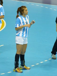 Lee más sobre el artículo Handball: VALERIA BIANCHI, ELKE KARSTEN, MACARENA GANDULFO, LUCIANA MENDOZA Y VICTORIA CRIVELLI EXPRESARON SU ALEGRÍA POR LA CLASIFICACIÓN OLÍMPICA