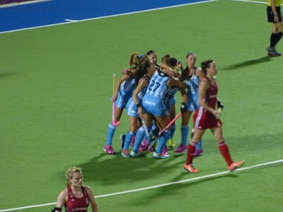 Lee más sobre el artículo Hockey sobre césped: RESULTADOS Y RESUMEN DE LA WORLD LEAGUE ROSARIO 2015 DE DAMAS QUE GANARON LAS LEONAS