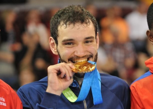 Karate: JULIÁN PINZAS GANÓ EL ORO EN LA FINAL