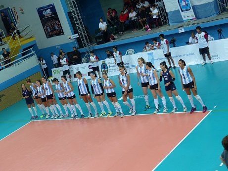 Lee más sobre el artículo Voley femenino: DECLARACIONES DE LETICIA BOSCACCI, FLORENCIA BUSQUETS, GUILLERMO ORDUNA, MORENA MARTÍNEZ Y MARIANELA GARBARI, LUEGO DE LA VICTORIA FRENTE A COLOMBIA