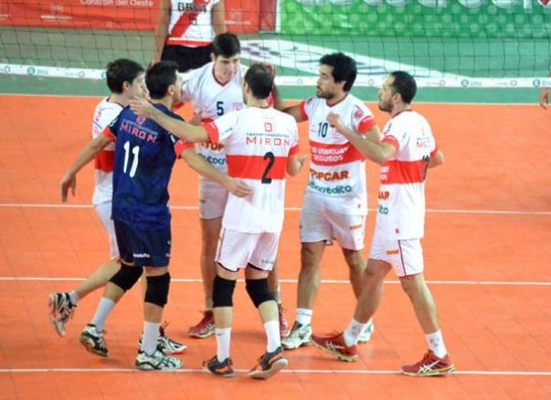 En este momento estás viendo Voley masculino: EN LA FINAL A2, MORÓN SUPERÓ A RIVER Y HOY JUGARÁN EL PARTIDO DEFINITORIO