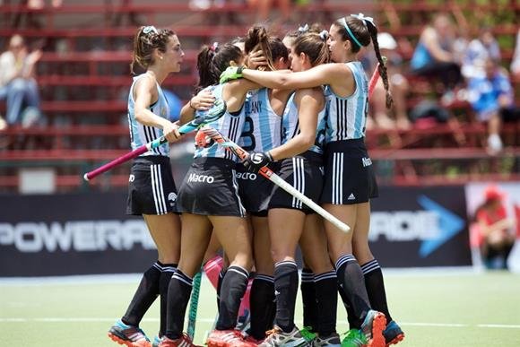 En este momento estás viendo Hockey sobre césped femenino: LAS LEONCITAS GANARON EN EL DEBUT EN COPA DEL MUNDO CHILE 2017