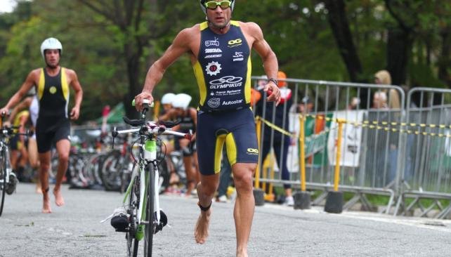 Lee más sobre el artículo Atletismo: OSCAR GALÍNDEZ SE QUEDÓ CON EL 2016 MACK CYCLE INTERNATIONAL TRIATHLON EN MIAMI