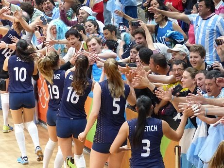 Lee más sobre el artículo JJOO Río 2016 Voley Femenino: EN UN DÍA HISTÓRICO PARA EL VOLEY ARGENTINO, LAS PANTERAS GANARON SU PRIMER PARTIDO OLÍMPICO