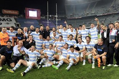 Lee más sobre el artículo Rugby: HISTÓRICO TRIUNFO DE LOS PUMAS FRENTE A SUDÁFRICA