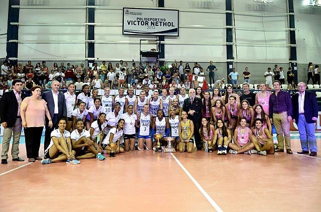 En este momento estás viendo Voley: EN EL SUDAMERICANO DE CLUBES VILLA DORA SE QUEDÓ CON EL BRONCE AL VENCER A GELP; REXONA ADES ES TRICAMPEÓN