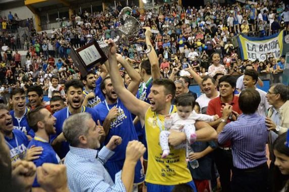 Lee más sobre el artículo Voley masculino: PREMIOS DE LA TEMPORADA 2015/2016